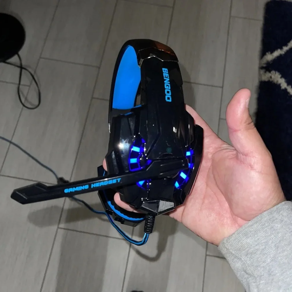 BENGOO Stereo Gaming Headset for Any console,Noise Cancelling Over Ear,led light